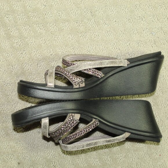 NWOT Cali Skechers Luxe Foam Women's 10 Beaded Silver Slip On 2.75" Wedge Heels - Picture 4 of 7